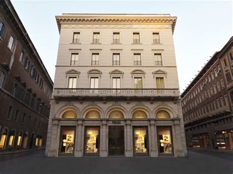 fendi videomapping roma|roma palazzo fendi.